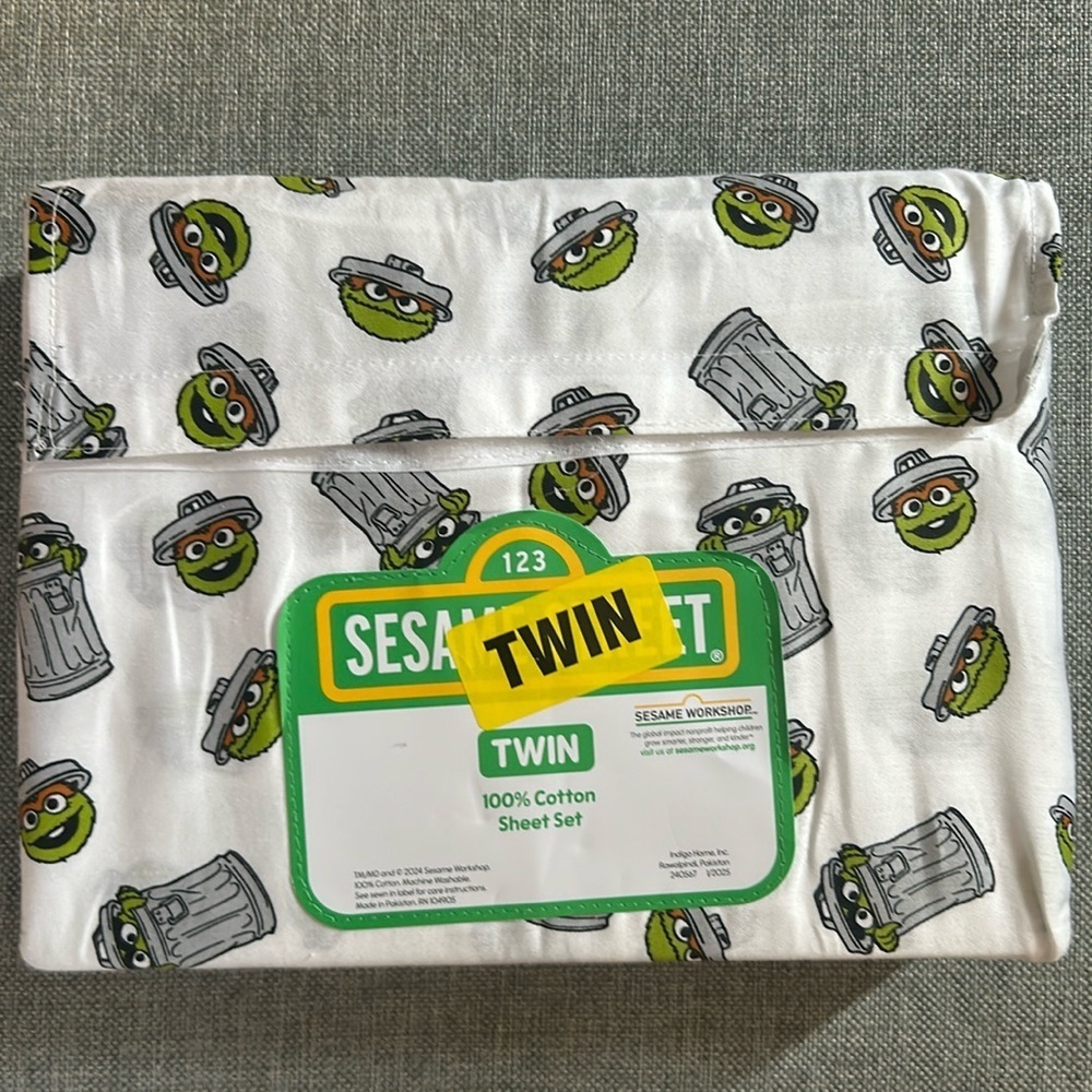 Sesame Street Characters Oscar the Grouch Sheet Set - Twin